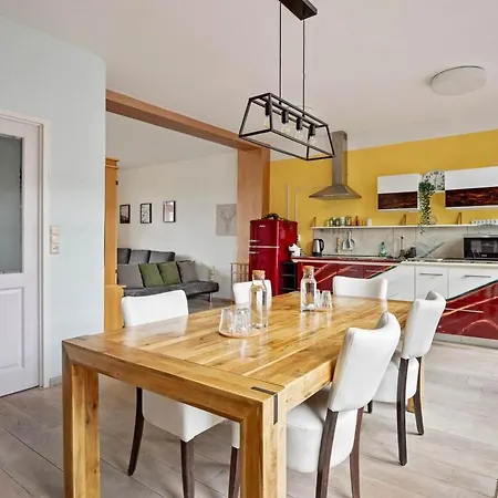 Center Apartment *